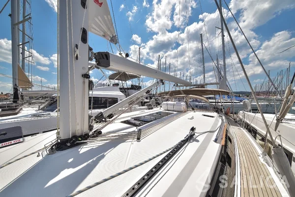Bavaria 51 Cruiser - Yacht Charter Sailica