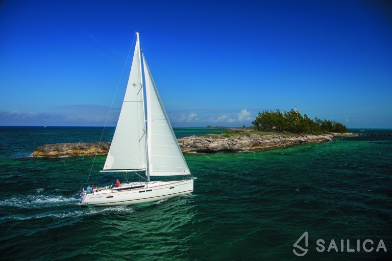 Sun Odyssey 479 - 4 cab. - Yacht Charter Sailica