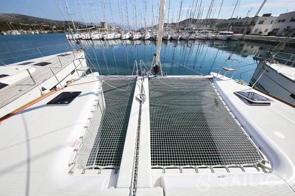 Lagoon 400 S2 - Yacht Charter Sailica