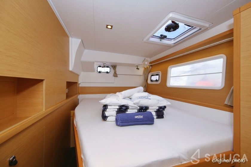 Lagoon 400 S2 - 4 + 2 cab. - Yacht Charter Sailica