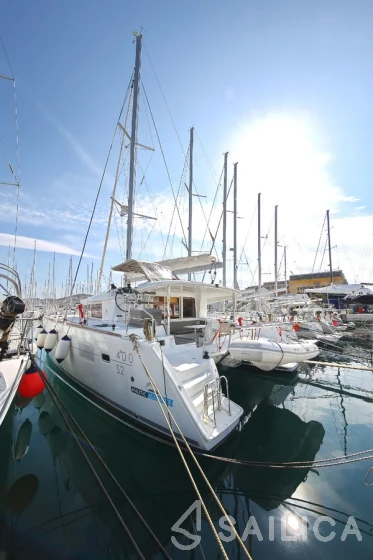Lagoon 400 S2 - Yacht Charter Sailica