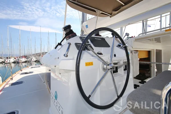 Lagoon 400 S2 - Yacht Charter Sailica