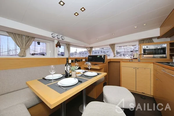 Lagoon 400 S2 - Yacht Charter Sailica