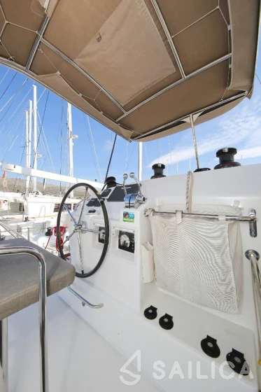 Lagoon 400 S2 - Yacht Charter Sailica
