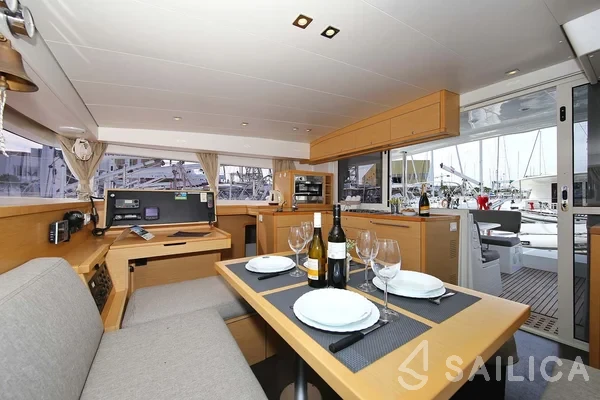 Lagoon 400 S2 - Yacht Charter Sailica