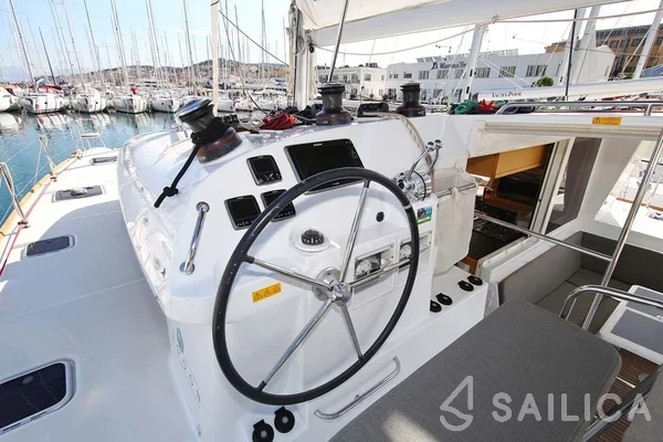 Lagoon 400 S2 - Yacht Charter Sailica