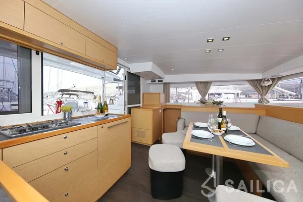 Lagoon 400 S2 - Yacht Charter Sailica