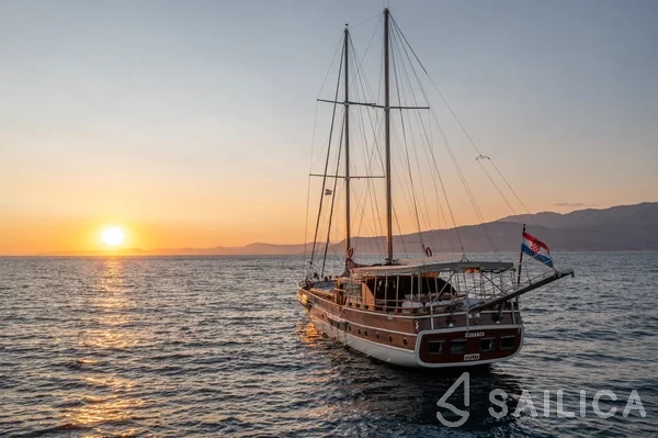 Gulet - Yacht Charter Sailica