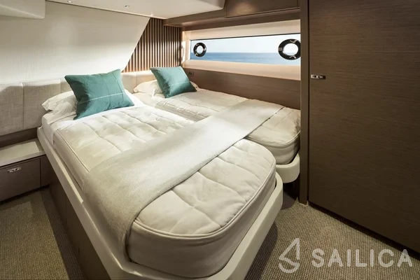 Princess Y72 - Yacht Charter Sailica