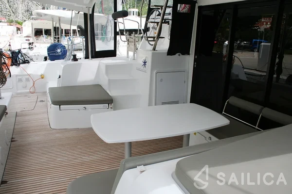 Lagoon 42 - Yacht Charter Sailica