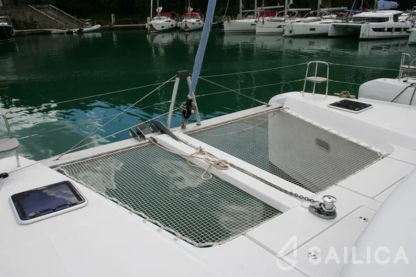 Lagoon 42 - Yacht Charter Sailica