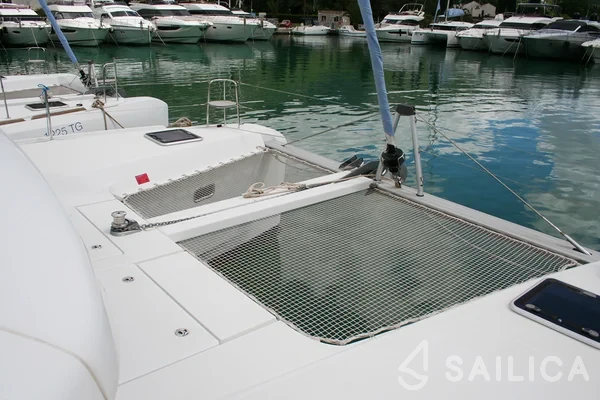 Lagoon 42 - Yacht Charter Sailica