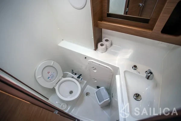 Lagoon 42 - Yacht Charter Sailica