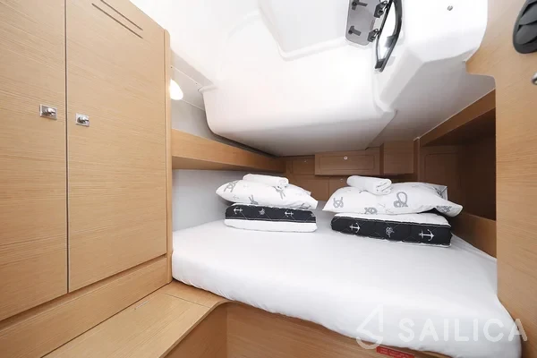 Dufour 382 GL - Yacht Charter Sailica