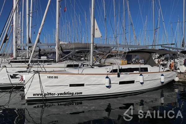 Dufour 382 GL - Yacht Charter Sailica