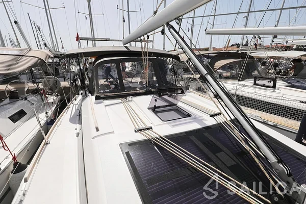 Dufour 382 GL - Yacht Charter Sailica