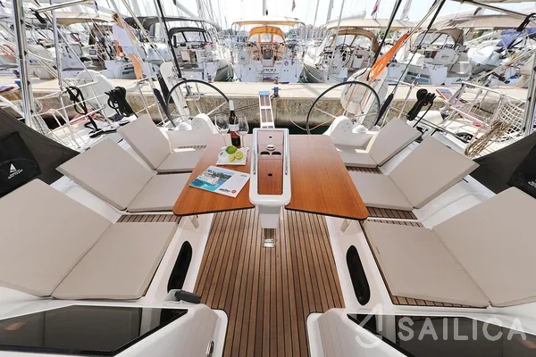 Dufour 382 GL - Yacht Charter Sailica