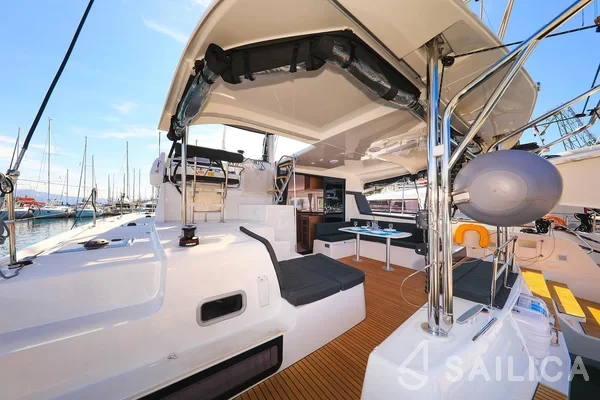 Lagoon 42 - Yacht Charter Sailica