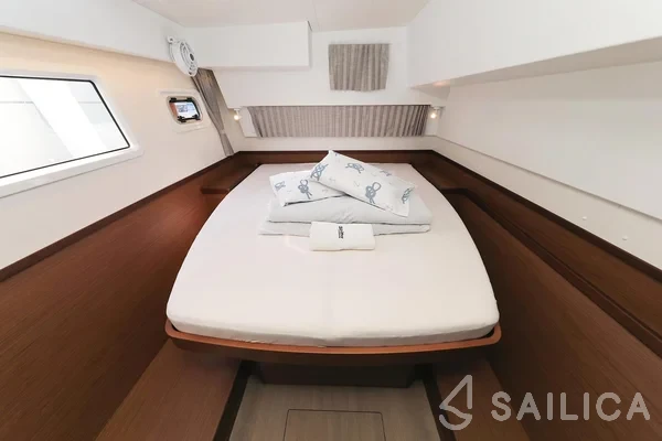 Lagoon 42 - Yacht Charter Sailica