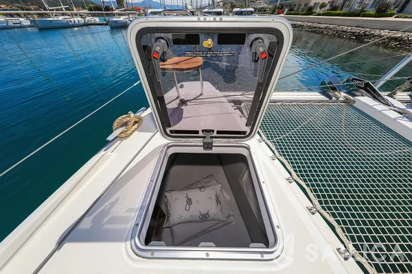 Lagoon 42 - Yacht Charter Sailica