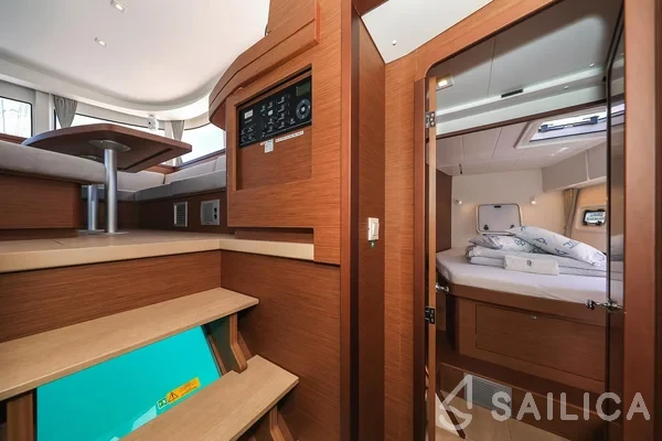 Lagoon 42 - Yacht Charter Sailica
