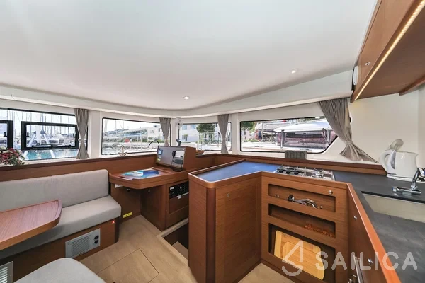 Lagoon 42 - Yacht Charter Sailica