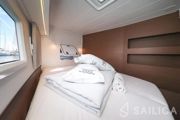 Lagoon 42 - Yacht Charter Sailica