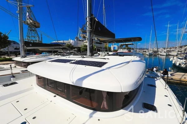 Lagoon 42 - Yacht Charter Sailica