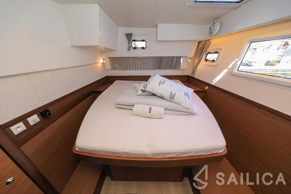 Lagoon 42 - Yacht Charter Sailica
