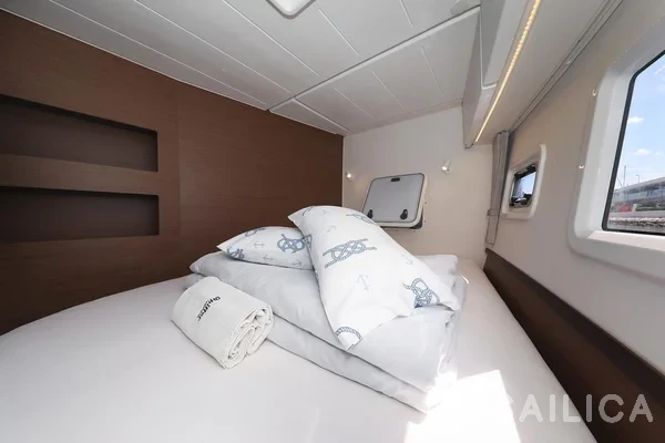 Lagoon 42 - Yacht Charter Sailica