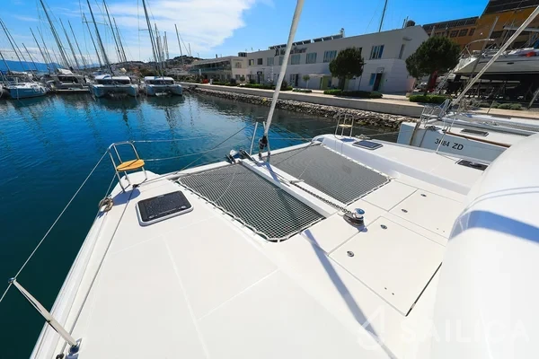 Lagoon 42 - Yacht Charter Sailica