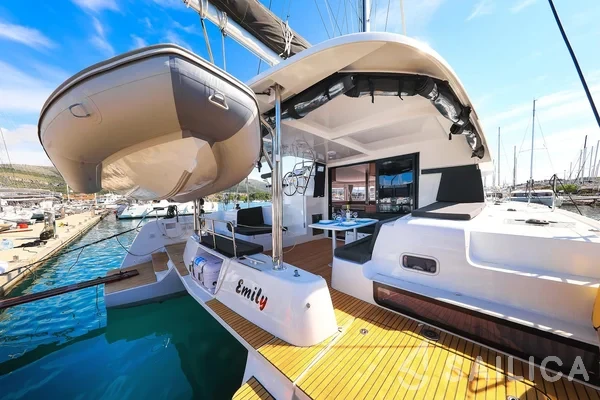 Lagoon 42 - Yacht Charter Sailica