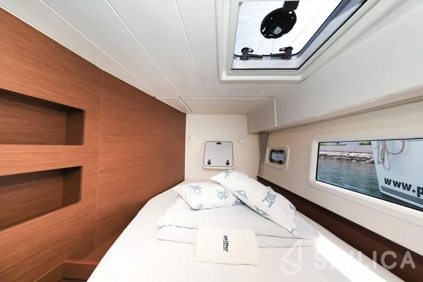 Lagoon 42 - Yacht Charter Sailica