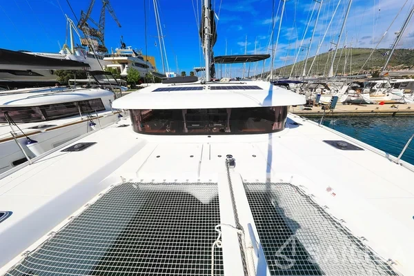 Lagoon 42 - Yacht Charter Sailica