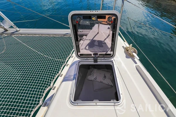 Lagoon 42 - Yacht Charter Sailica