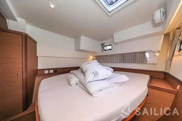 Lagoon 42 - Yacht Charter Sailica