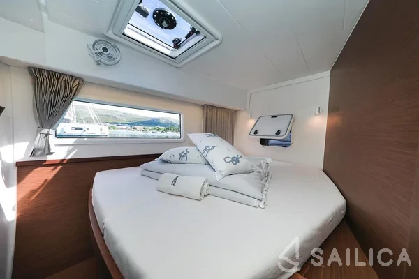 Lagoon 42 - Yacht Charter Sailica