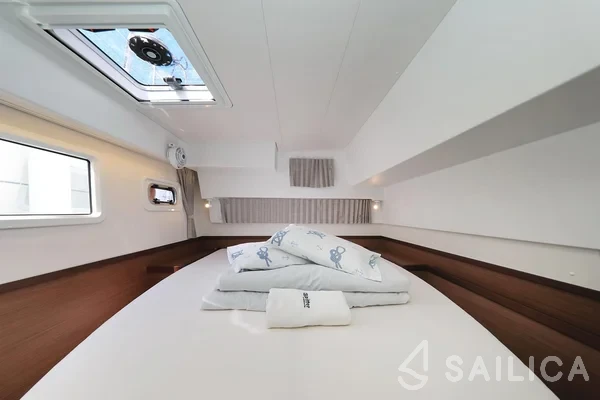 Lagoon 42 - Yacht Charter Sailica