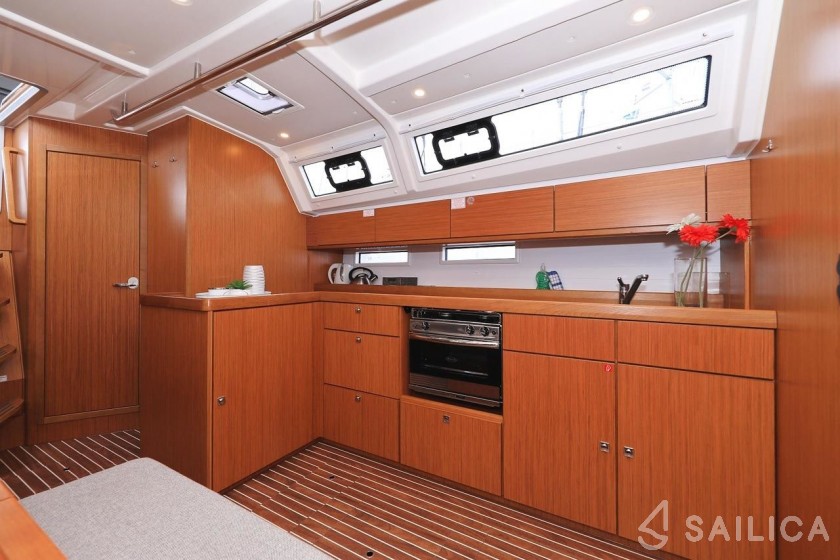 Bavaria 46 Cruiser - Yacht Charter Sailica