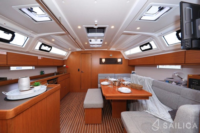 Bavaria 46 Cruiser - Yacht Charter Sailica