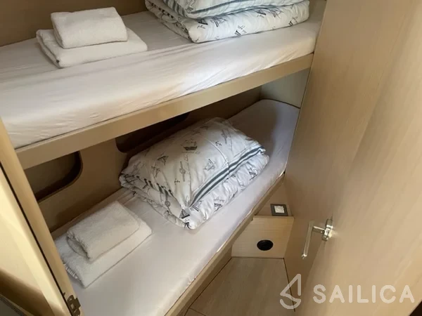 Oceanis 40.1 - Yacht Charter Sailica