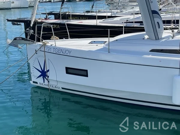 Oceanis 40.1 - Yacht Charter Sailica
