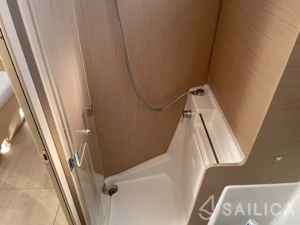 Oceanis 40.1 - Yacht Charter Sailica