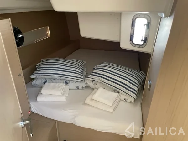 Oceanis 40.1 - Yacht Charter Sailica