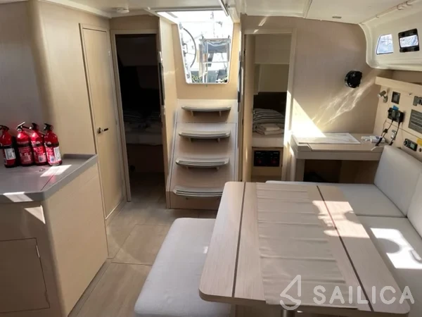 Oceanis 40.1 - Yacht Charter Sailica