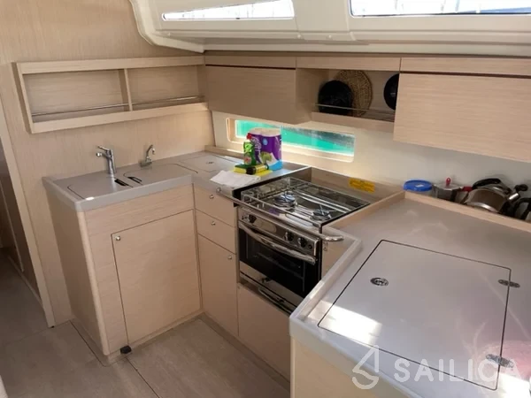 Oceanis 40.1 - Yacht Charter Sailica