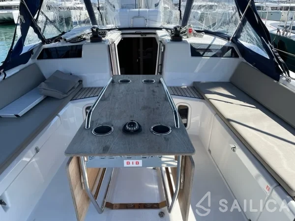 Oceanis 40.1 - Yacht Charter Sailica
