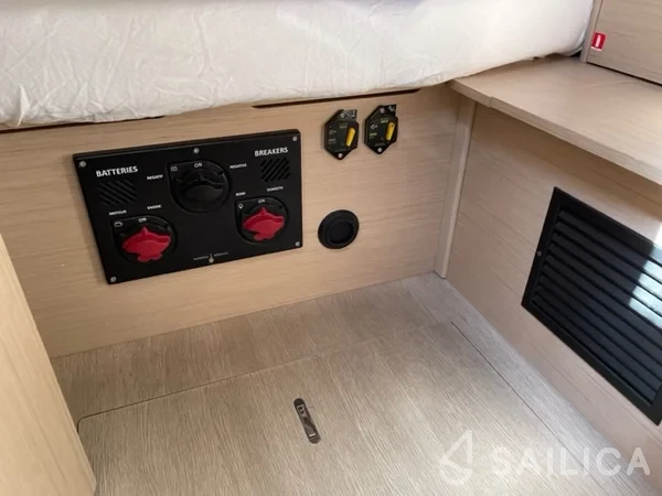 Oceanis 40.1 - Yacht Charter Sailica