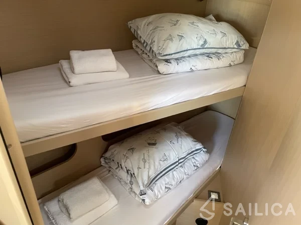 Oceanis 40.1 - Yacht Charter Sailica