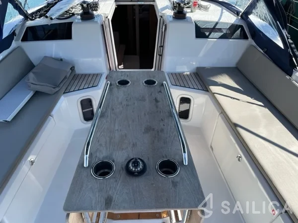 Oceanis 40.1 - Yacht Charter Sailica